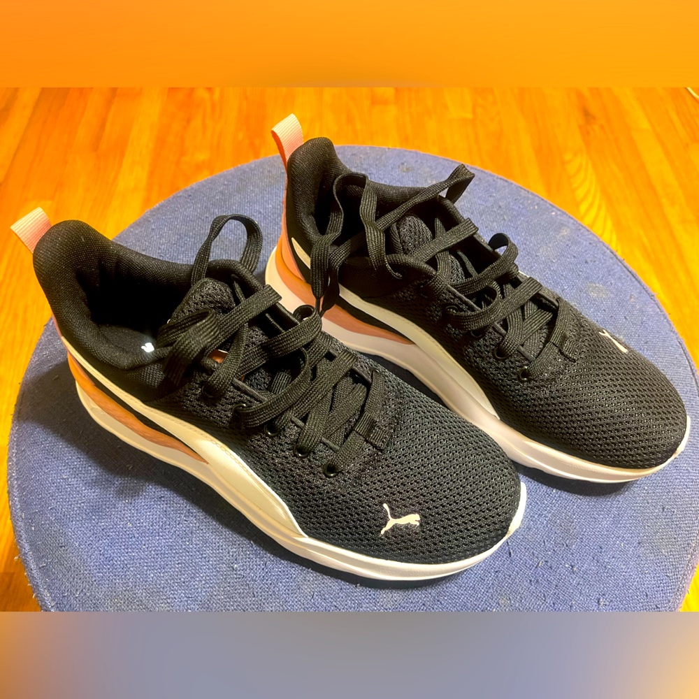 New women’s Puma Anzarun Lite